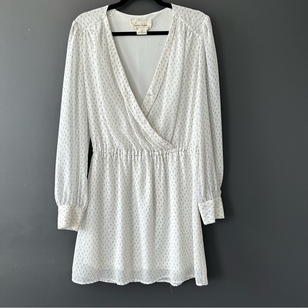 Coincidence and Chance Women’s White Dress with Black Arrows Size Medium